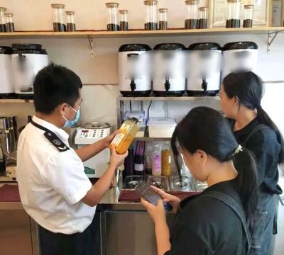 很多人愛喝的"網(wǎng)紅茶飲"出事了!多家店被查,或?qū)Ω闻K造成傷害